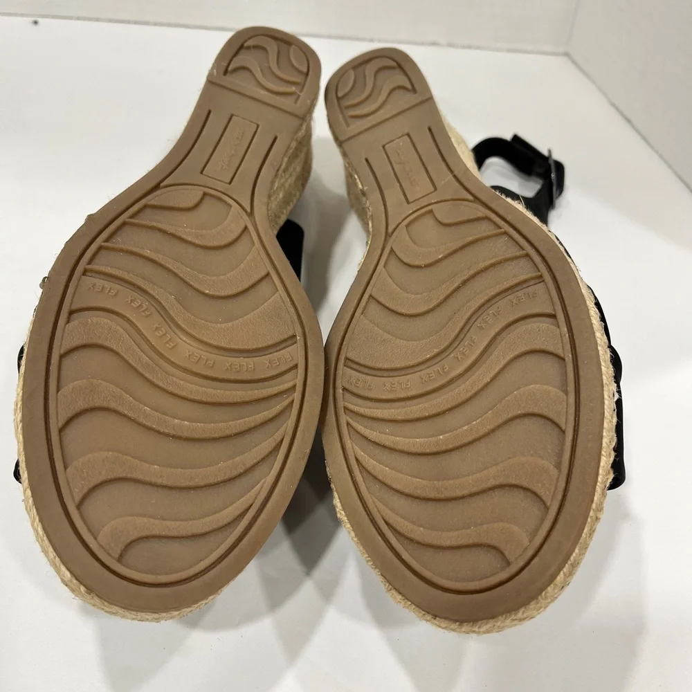 Easy Street Womens‎ Maureen Wedge Sandals. Size 9.5 Color: Black